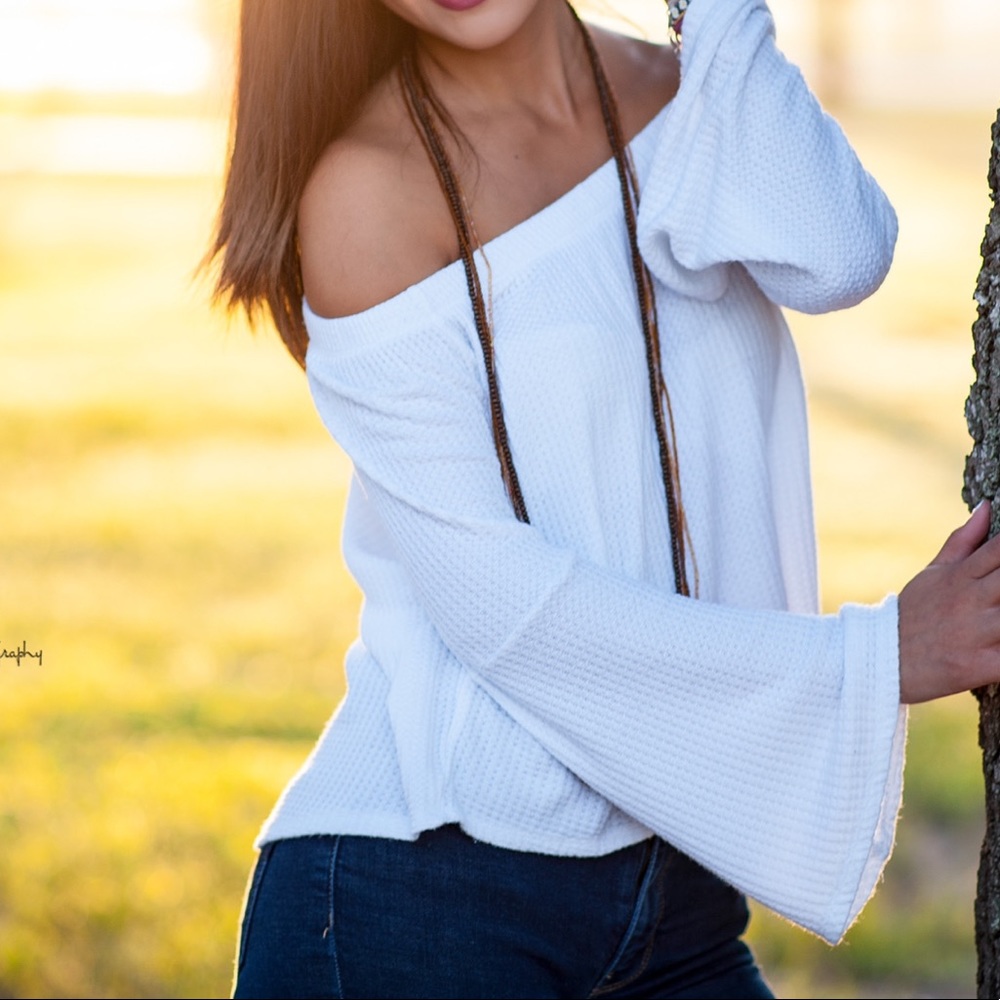 Off shoulders cute shirt